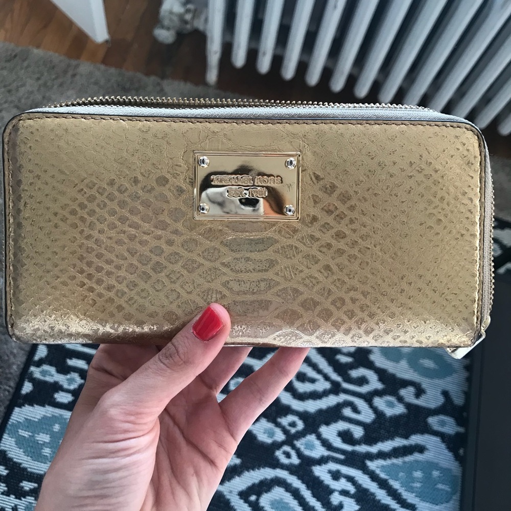 Michael kors wallet